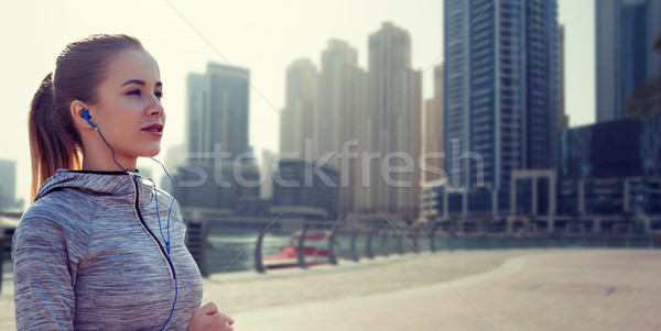 Сток-фото: счастливым · женщину · работает · Дубай · город
