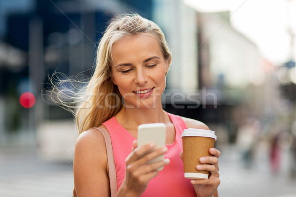 Kobieta kawy smartphone miasta komunikacji technologii Zdjęcia stock © dolgachov