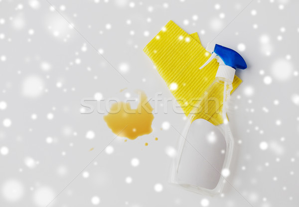 Limpeza trapo detergente spray mancha trabalhos domésticos Foto stock © dolgachov