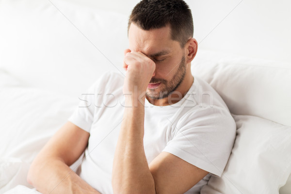Hombre cama casa personas estrés Foto stock © dolgachov