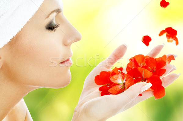 紅色 花瓣 女子 花 溫泉 面對 商業照片 © dolgachov