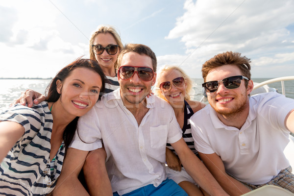 Lächelnd Freunde Sitzung Yacht Deck Urlaub Stock foto © dolgachov