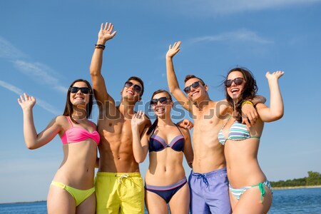 [[stock_photo]]: Groupe · souriant · femmes · plage · vacances · d'été