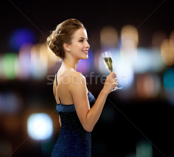 Donna sorridente vetro frizzante vino party Foto d'archivio © dolgachov