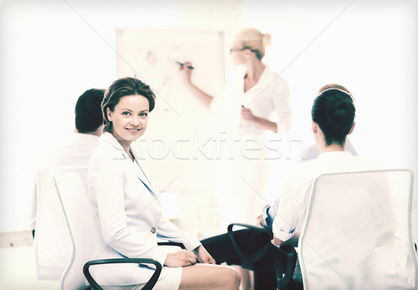 üzletasszony üzleti megbeszélés iroda kép mosolyog üzlet Stock fotó © dolgachov
