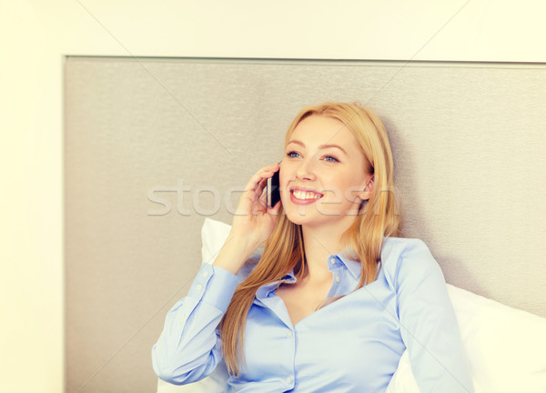 Stockfoto: Gelukkig · zakenvrouw · smartphone · hotelkamer · business · technologie