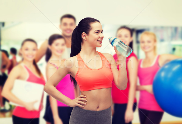 Deportivo mujer cantimplora deporte ejercicio salud Foto stock © dolgachov