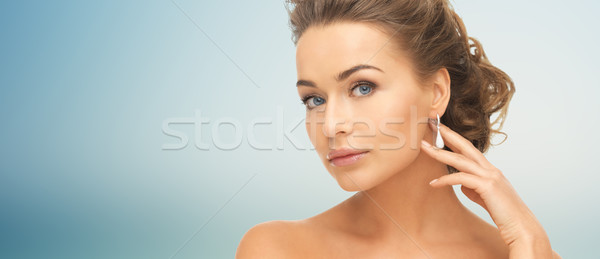 Nő gyémánt fülbevalók emberek szépség ékszerek Stock fotó © dolgachov