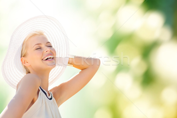 Gyönyörű nő élvezi nyár kint divat boldogság Stock fotó © dolgachov