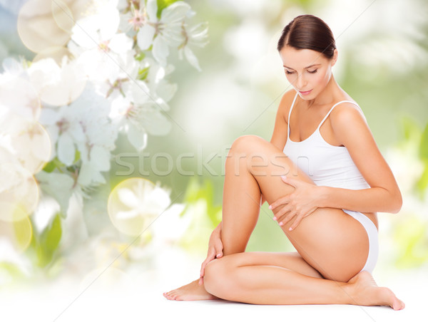 Piękna kobieta dotknąć biodra ludzi piękna ciało Zdjęcia stock © dolgachov
