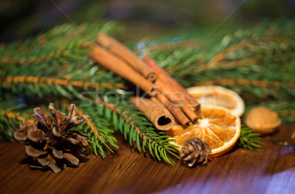 Karácsony fenyő ág fahéj aszalt narancs Stock fotó © dolgachov