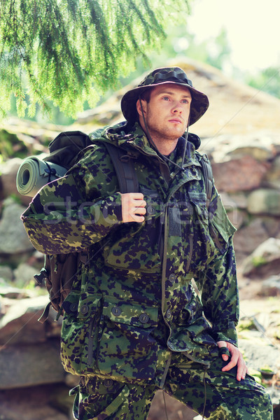 Jungen Soldat Rucksack Wald Krieg Wandern Stock foto © dolgachov