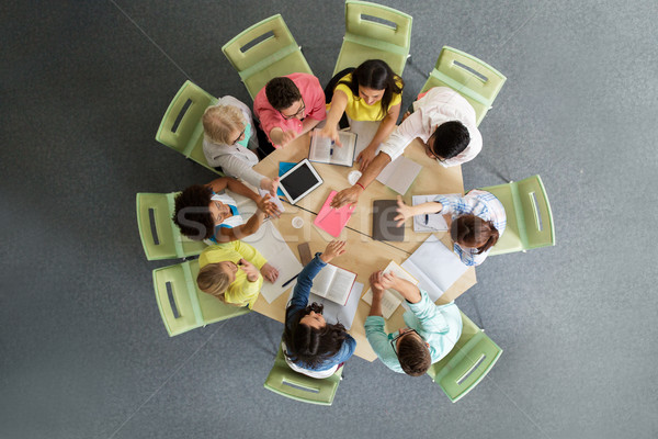 Stockfoto: Groep · internationale · studenten · high · five · onderwijs