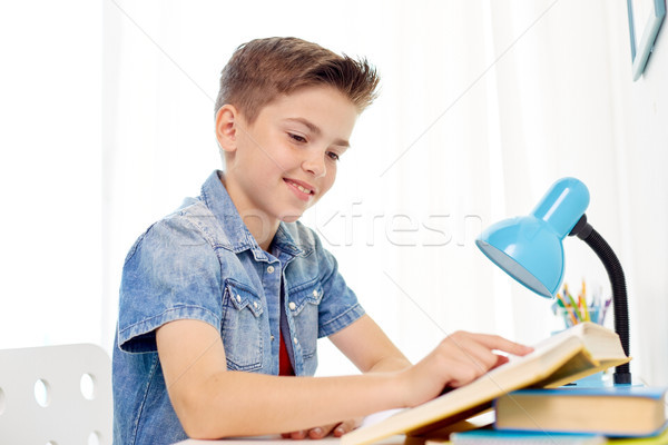 [[stock_photo]]: étudiant · garçon · lecture · livre · maison · table