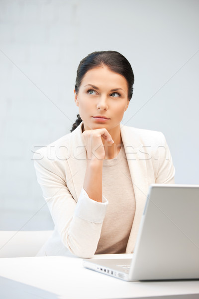 Stockfoto: Peinzend · vrouw · laptop · computer · foto · business · kantoor