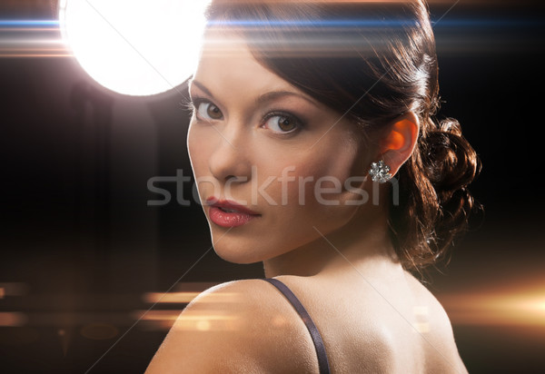 [[stock_photo]]: Femme · robe · de · soirée · diamant · boucles · d'oreilles · luxe