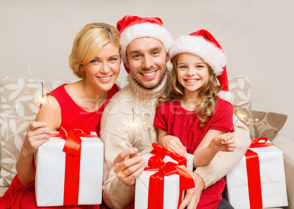 Lächelnd Familie halten Weihnachten Stock foto © dolgachov