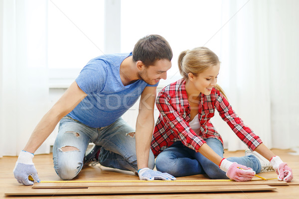Foto stock: Sorridente · casal · madeira · reparar