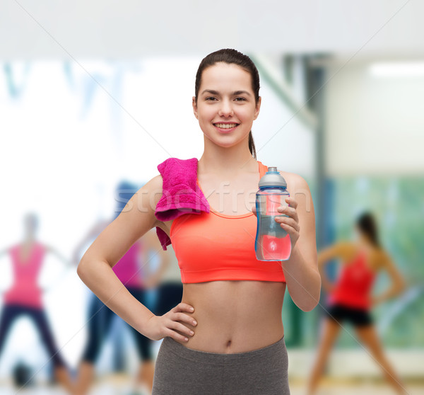 Femme serviette une bouteille d'eau sport exercice [[stock_photo]] © dolgachov
