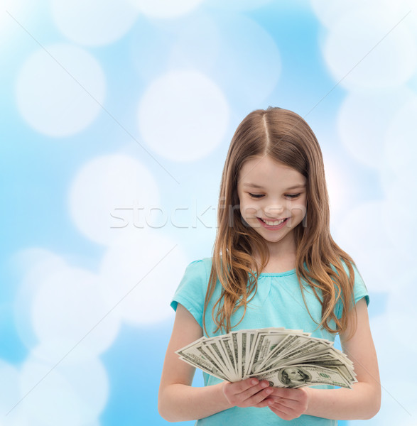 Sonriendo nina mirando dólar efectivo dinero Foto stock © dolgachov