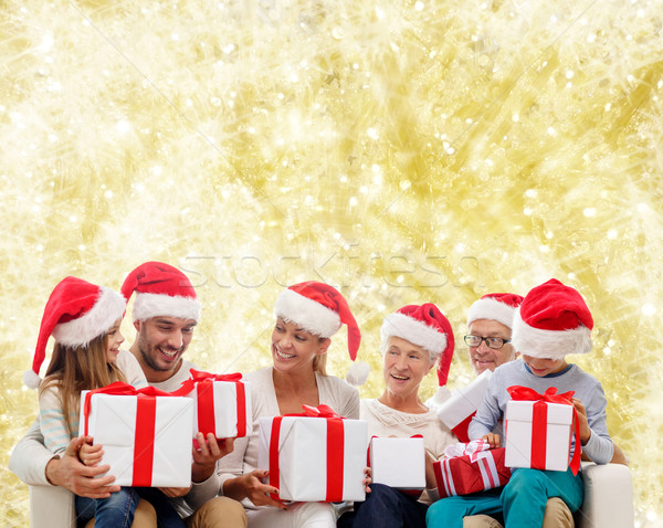 Mutlu aile yardımcı hediye kutuları aile Stok fotoğraf © dolgachov