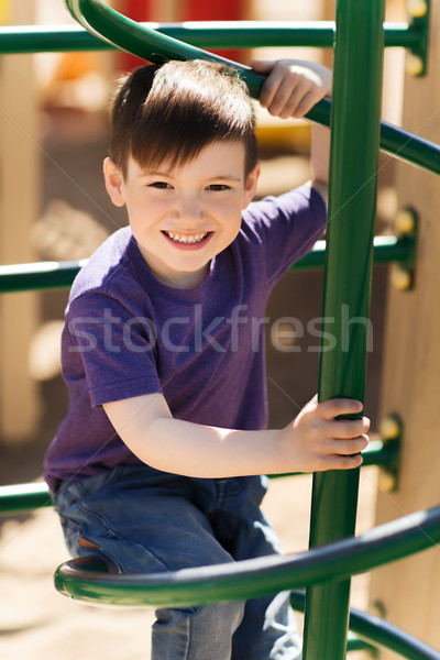 Gelukkig weinig jongen klimmen kinderen speeltuin Stockfoto © dolgachov