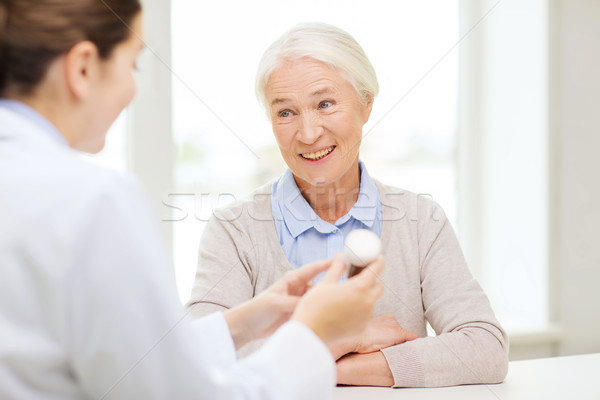 Foto stock: Médico · medicina · senior · mulher · hospital · idade