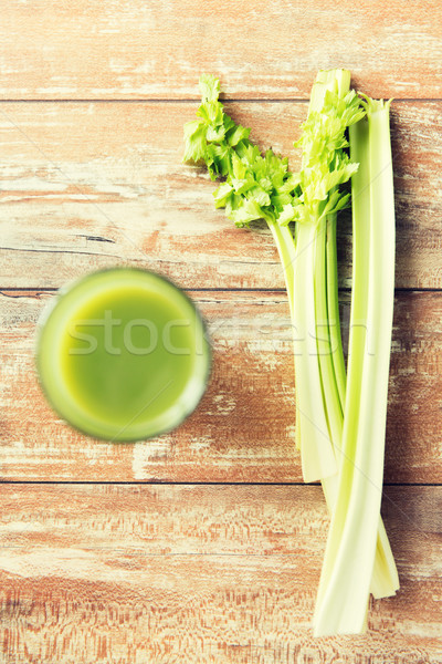 Fresche verde succo vetro sedano Foto d'archivio © dolgachov