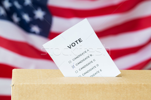 Foto stock: Votar · cédula · caixa · eleição · votação