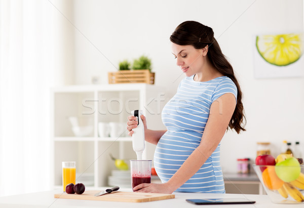 Stock fotó: Terhes · nő · robotgép · főzés · gyümölcsök · otthon · egészséges · étkezés