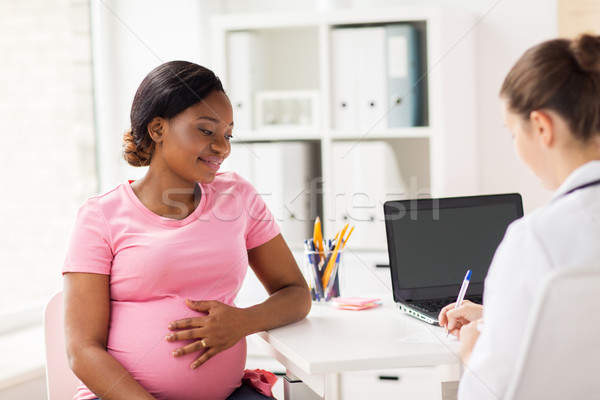 Ginekolog lekarza kobieta w ciąży szpitala ciąży muzyka Zdjęcia stock © dolgachov