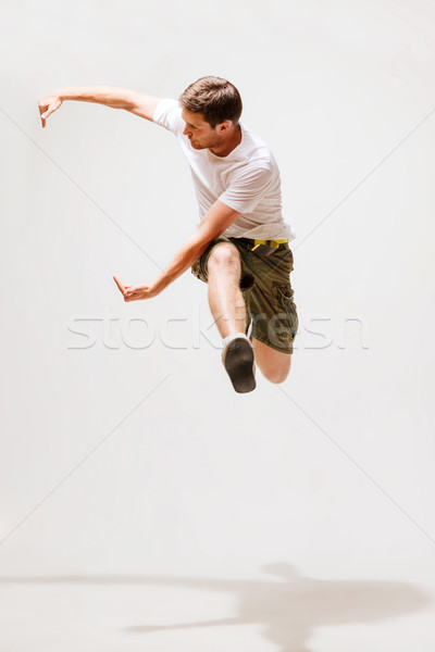 Férfi táncos ugrik levegő sport tánc Stock fotó © dolgachov