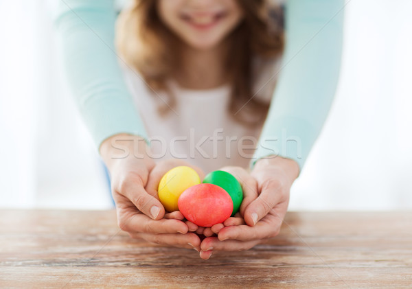 Meisje moeder gekleurde eieren Pasen Stockfoto © dolgachov