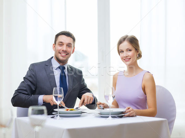 Foto stock: Sonriendo · Pareja · comer · aperitivos · restaurante · vacaciones