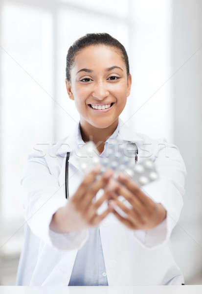 Lekarza pęcherz pigułki opieki zdrowotnej medycznych Afryki Zdjęcia stock © dolgachov