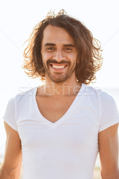 Foto d'archivio: Sorridere · uomo · bianco · shirt · esterna · felicità