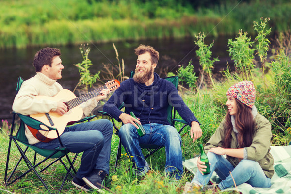 Grupo turistas jogar guitarra camping aventura Foto stock © dolgachov