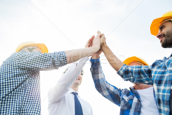 Budowniczych high five działalności budynku Zdjęcia stock © dolgachov