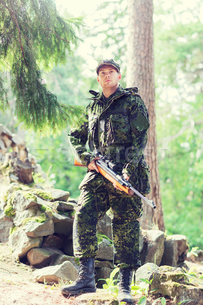 Jóvenes soldado cazador arma forestales caza Foto stock © dolgachov