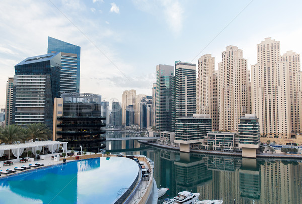 Dubai oraş hotel infinit margine piscină Imagine de stoc © dolgachov