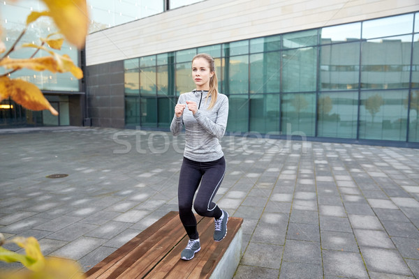 Nő készít lépés testmozgás figyelmeztetés pad Stock fotó © dolgachov