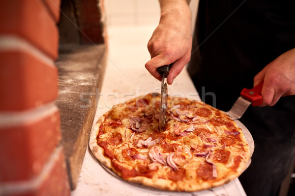 Foto stock: Cocinar · manos · pizza · piezas · pizzería