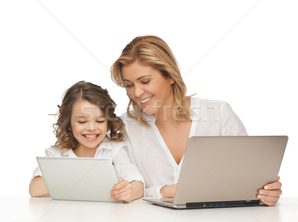 Zdjęcia stock: Matka · córka · laptop · rodziny · dziewczyna