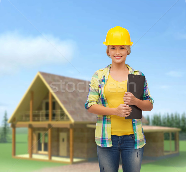 Mujer sonriente casco portapapeles reparación construcción mantenimiento Foto stock © dolgachov