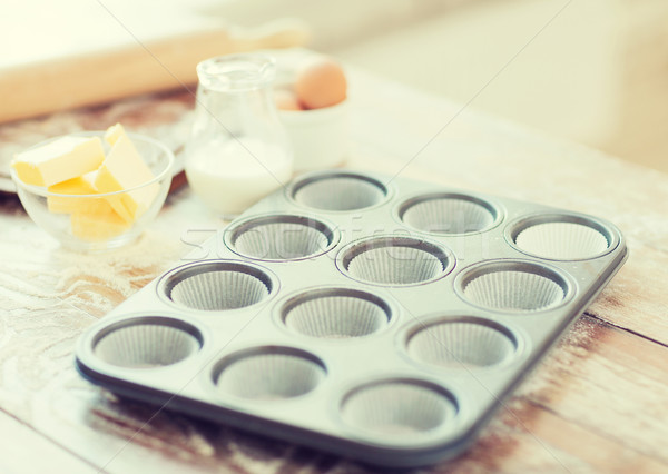 Közelkép üres muffinok főzés otthon torta Stock fotó © dolgachov