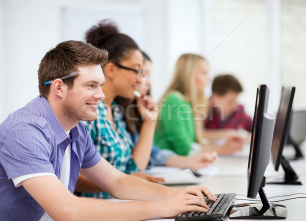 Estudiantes computadoras estudiar escuela educación estudiante Foto stock © dolgachov