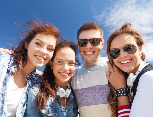 Grupy nastolatków na zewnątrz lata wakacje Zdjęcia stock © dolgachov