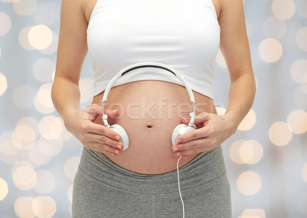 Kobieta w ciąży słuchawki ciąży ludzi Zdjęcia stock © dolgachov