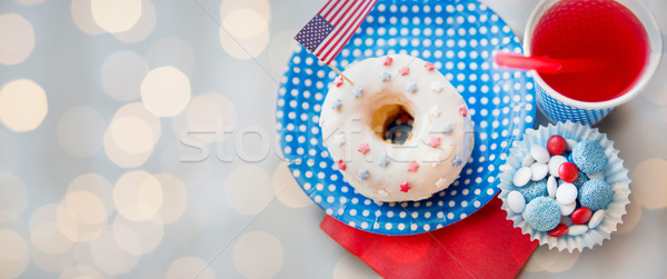 Fánk dzsúz cukorkák nap amerikai ünneplés Stock fotó © dolgachov
