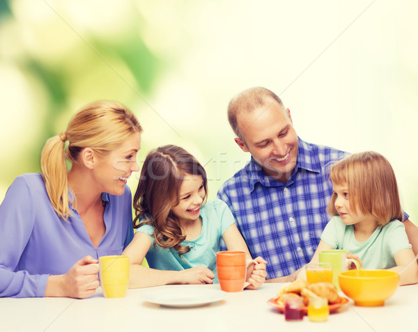 Stock foto: Glückliche · Familie · zwei · Kinder · Frühstück · Essen · Familie